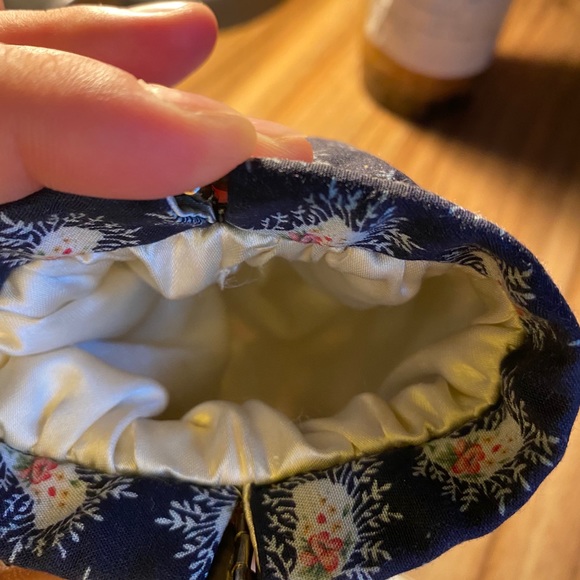 pouch - Picture 3 of 5